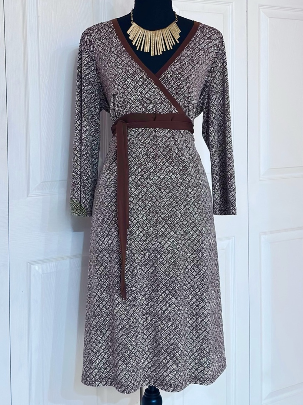 TWO HEARTS MATERNITY ~ Women’s rich brown and white 3/4 sleeve dress size XL